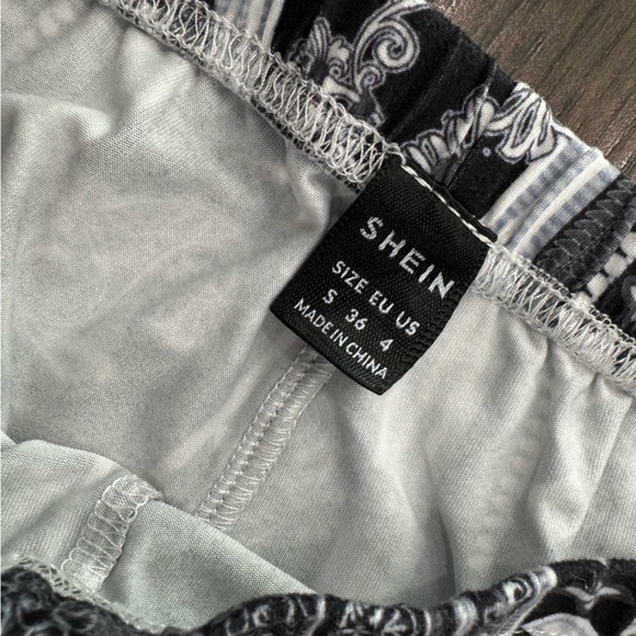 SHEIN Bell Bottom Pants - Picture 3 of 7